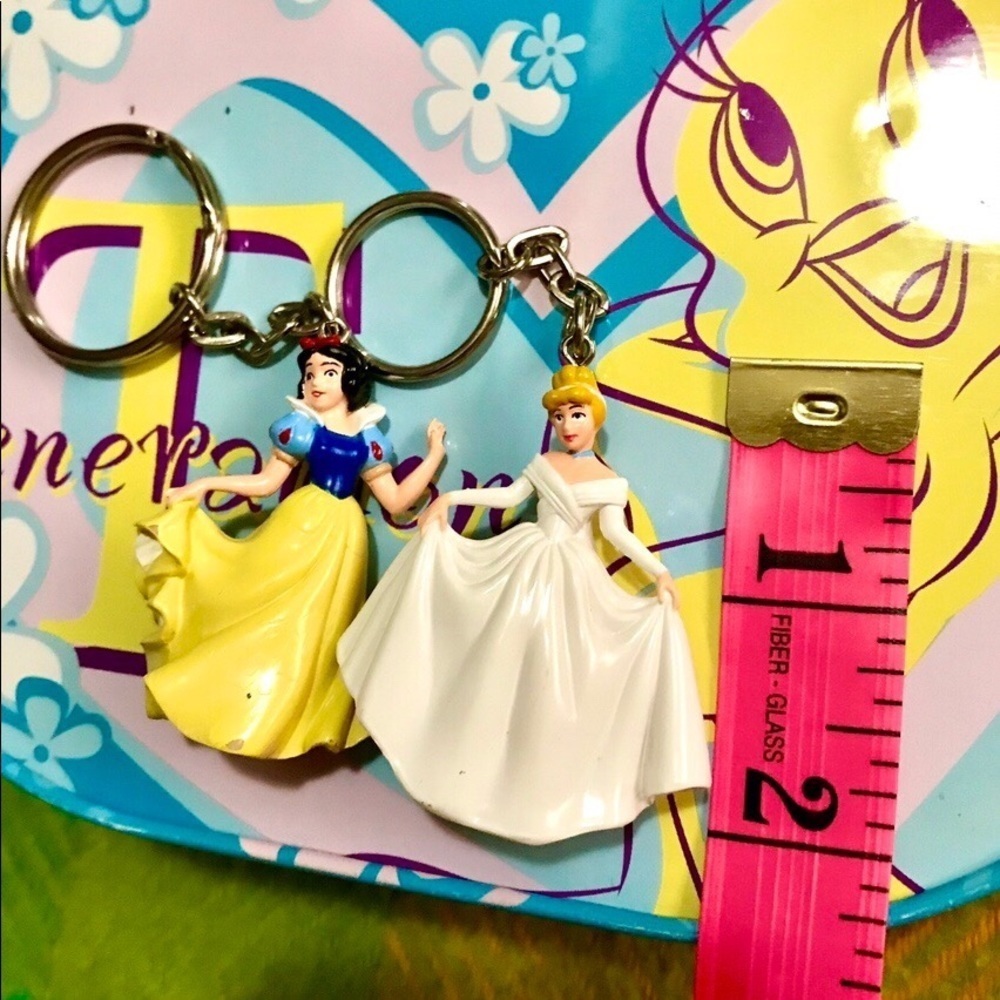VINTAGE DISNEY PRINCESS KEYCHAINS - Picture 2 of 4
